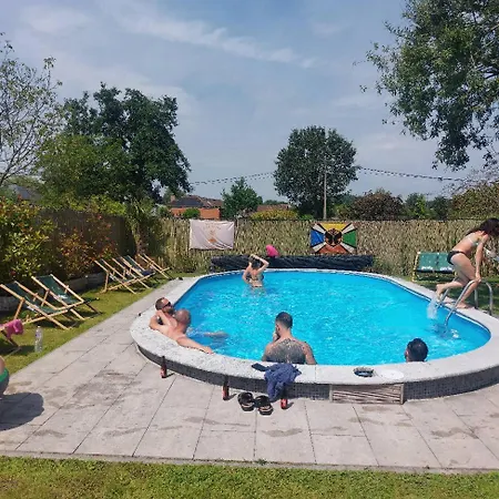 Pop Up & Tomorrow's Paradise & Private Transport Tml Camping Schelle